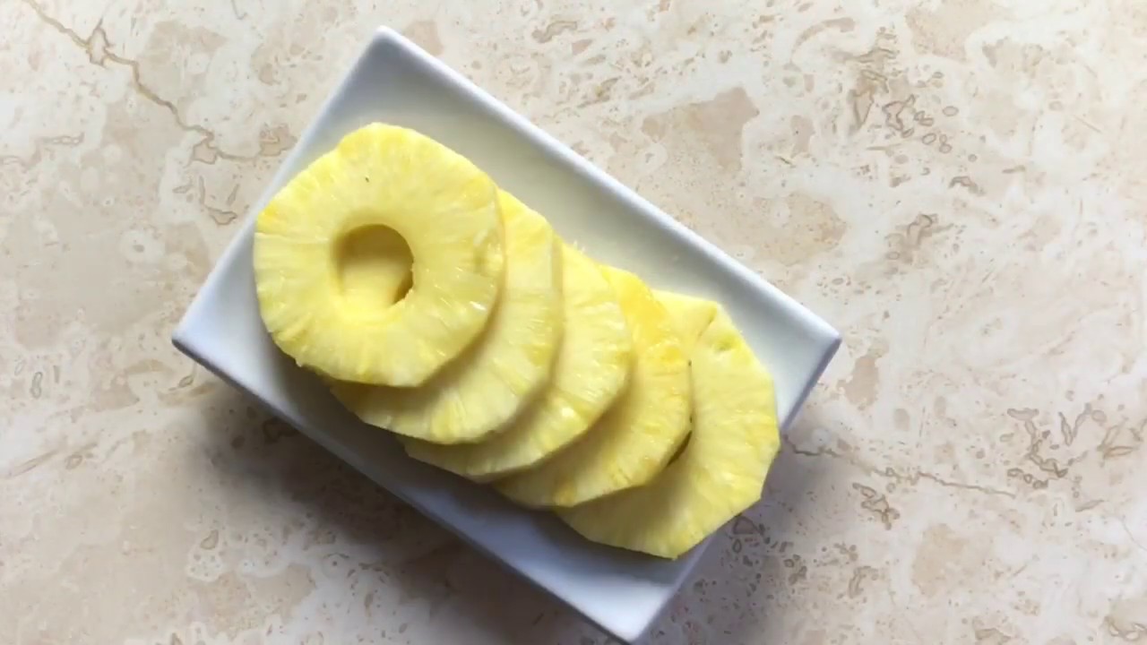 How to Properly Cut Pineapple for Delicious Smoothies and Salads in 2025