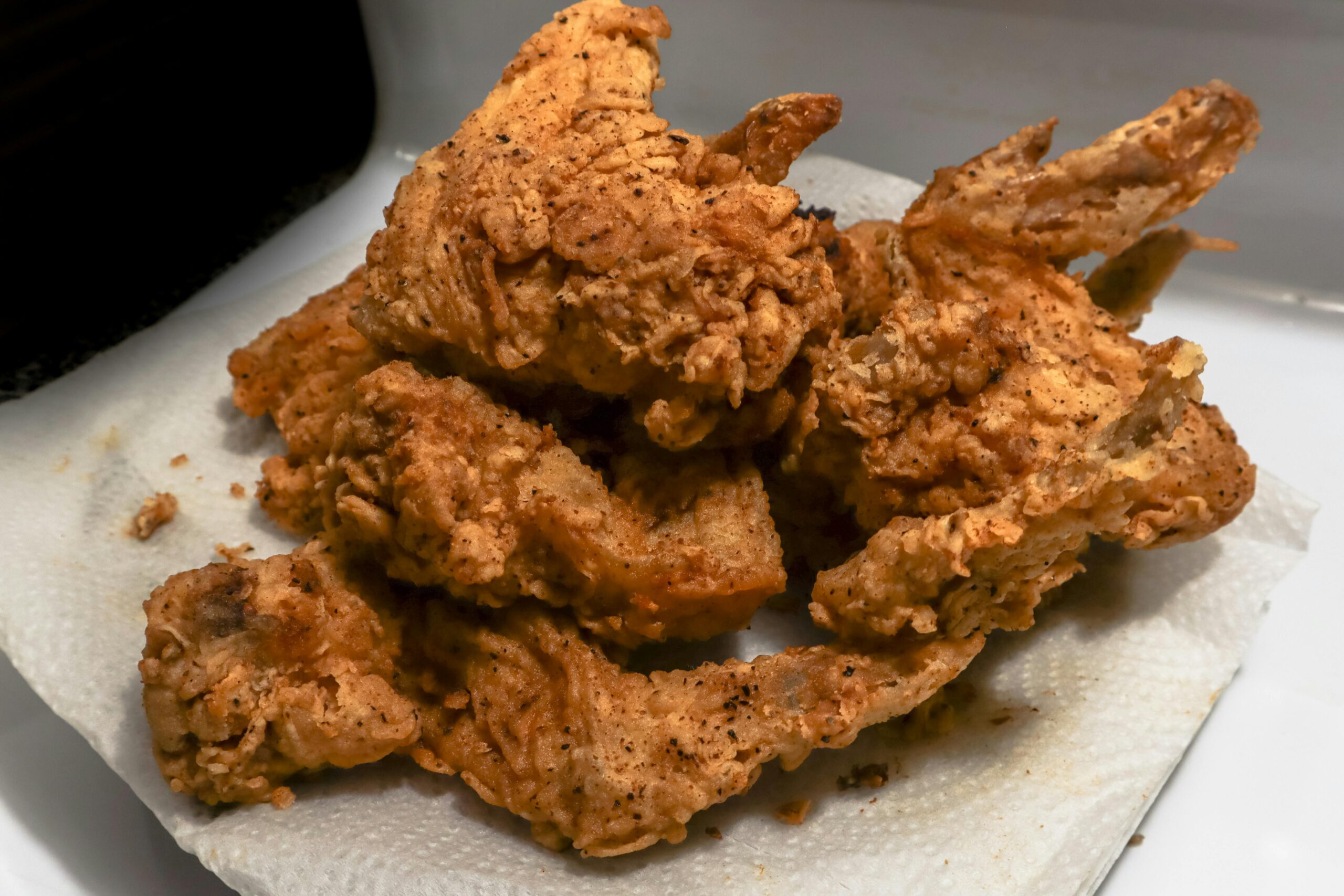 Essential Guide to Air Frying Chicken Wings: Perfectly Crispy in 30 Minutes!