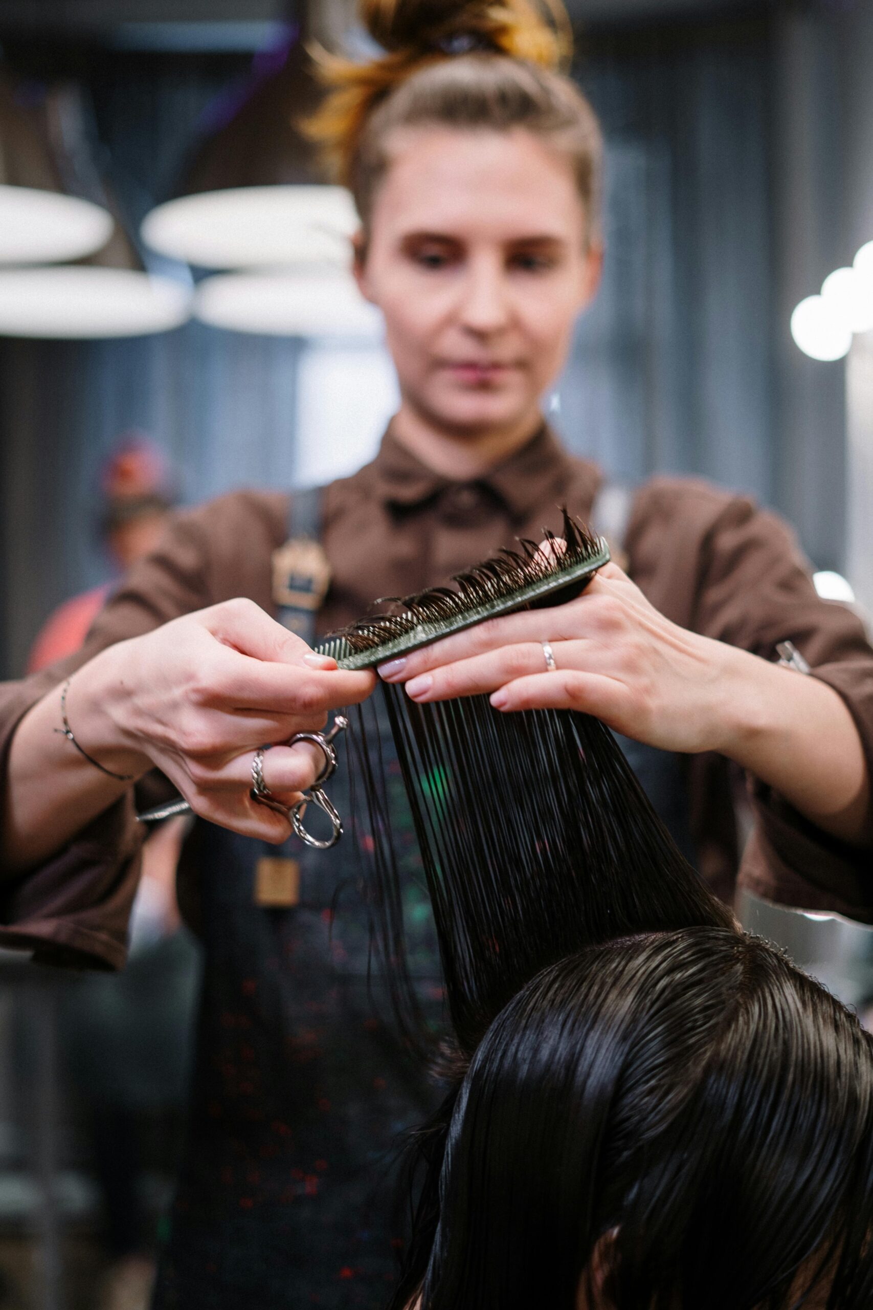 How to Properly Trim Your Own Hair: Essential Tips for Perfect Results in 2025