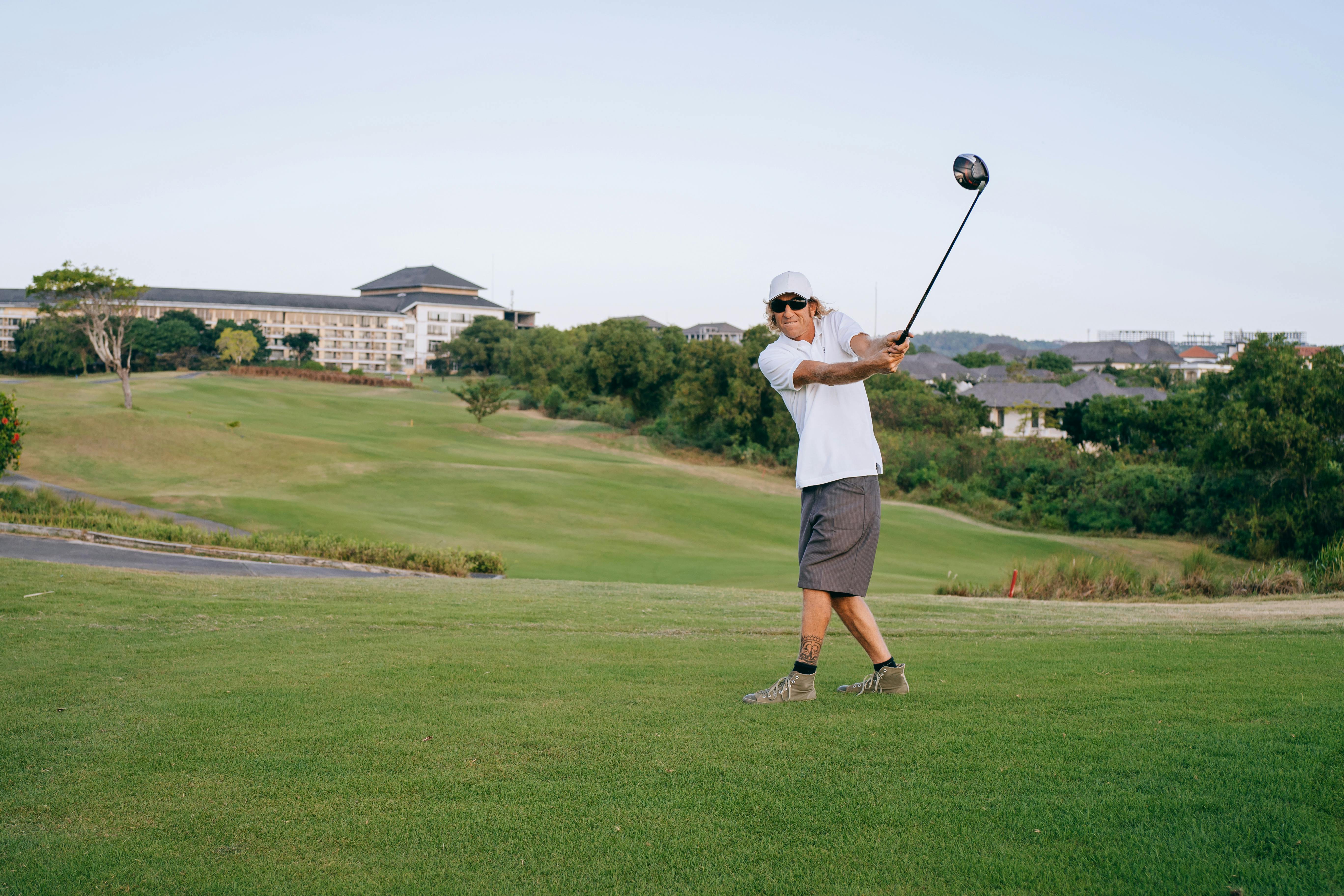 How to Swing a Golf Club